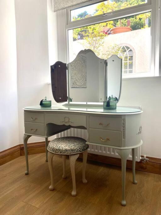 Oakhurst Boutique *